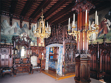 medieval royal bedroom